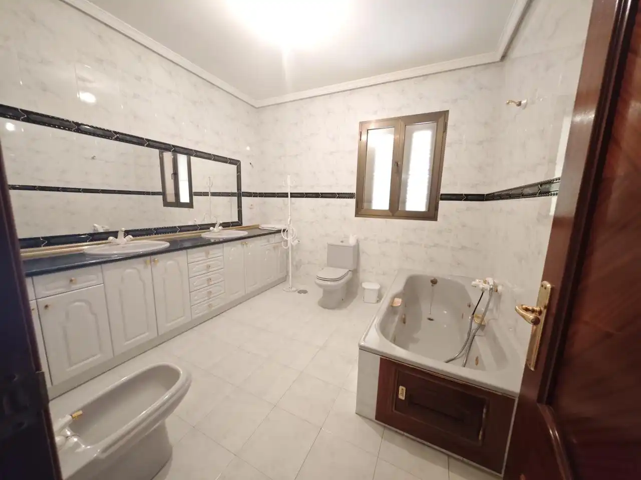 Bathroom of Houses for sale in Majadas  with Air Conditioner, Private garden and Terrace