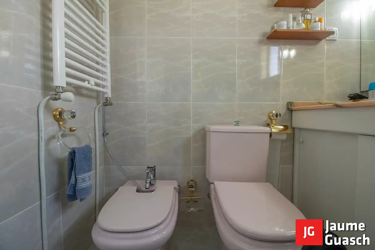 Baño de Casa adosada en venta en Torredembarra con Aire acondicionado, Calefacción y Jardín privado
