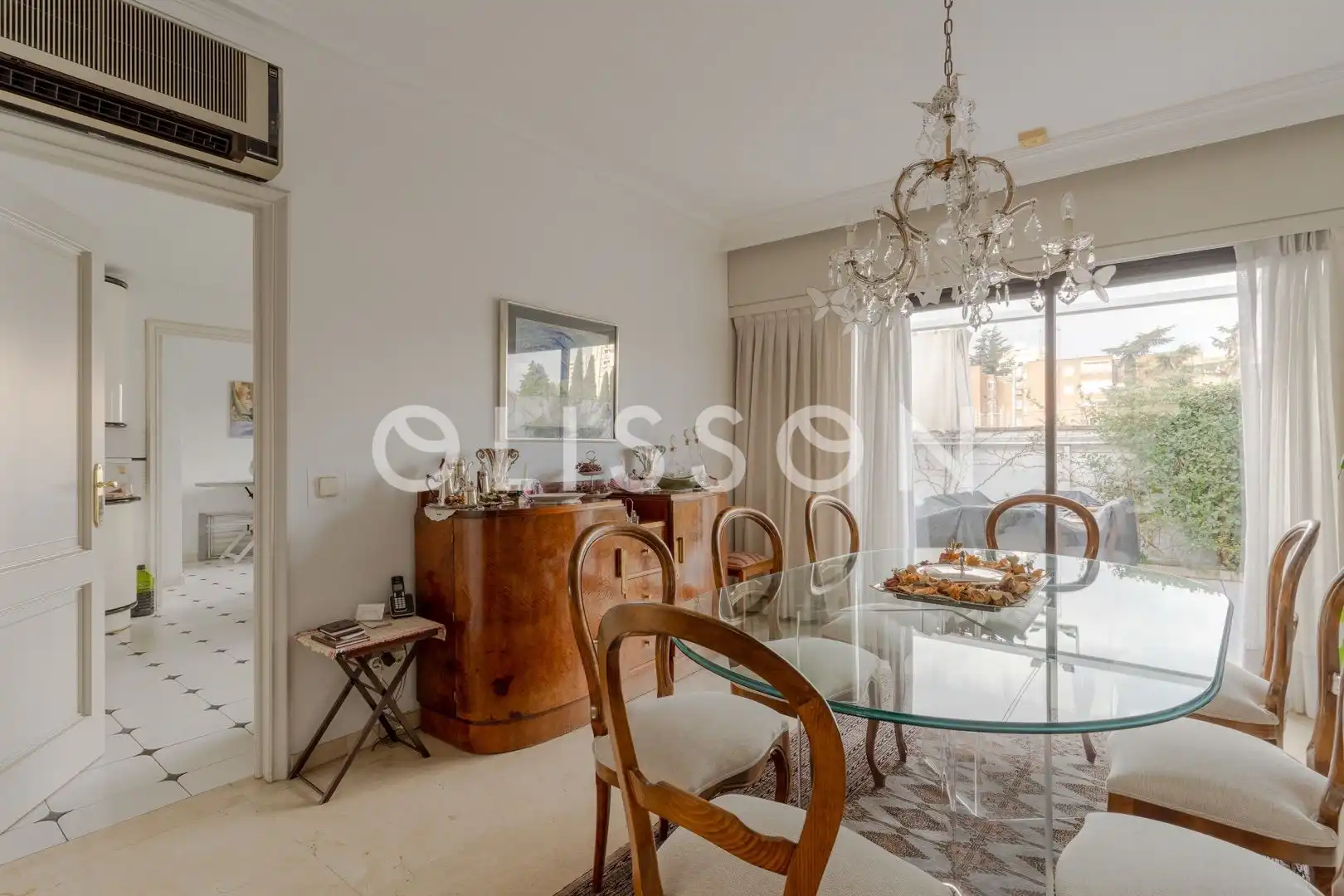 Comedor de Casa o chalet en venta en Madrid con Aire acondicionado, Calefacción y Jardín privado