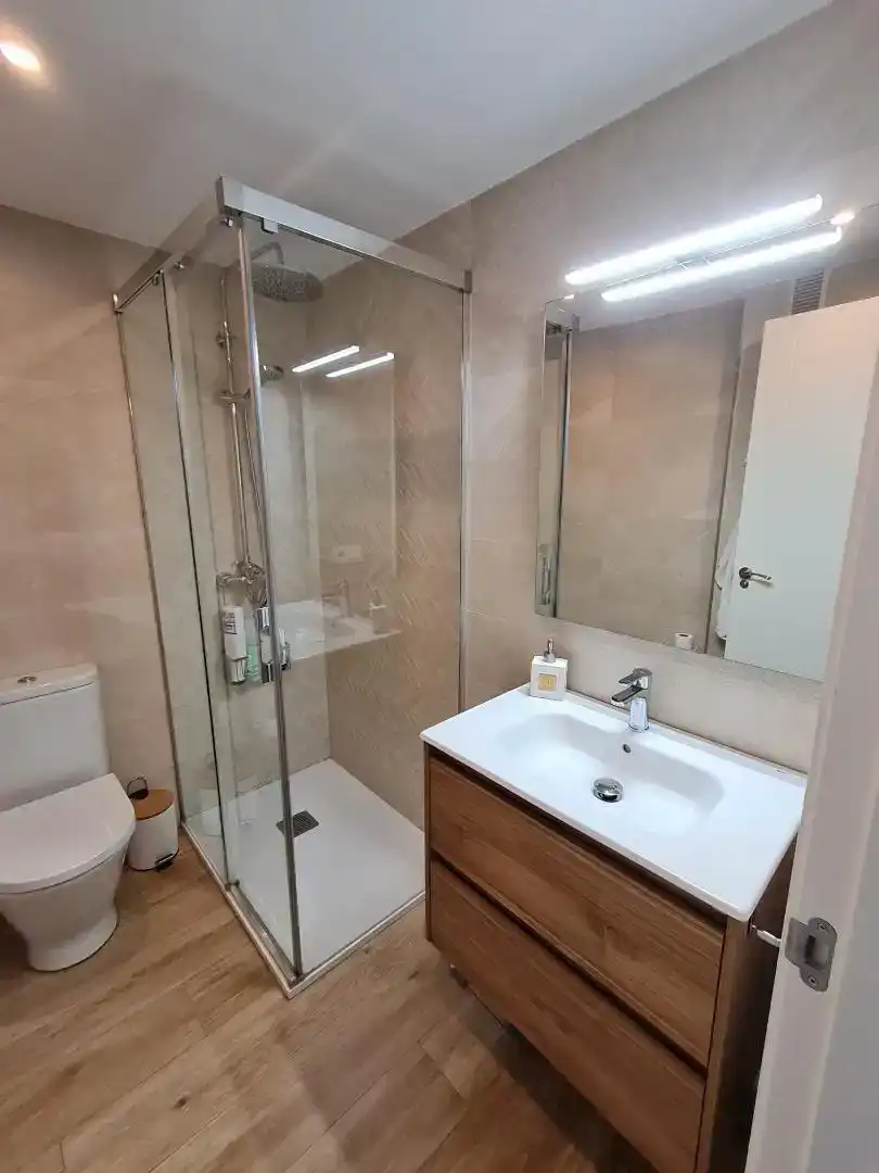 Bathroom of Flat for rent in  Sevilla Capital  with Air Conditioner and Balcony