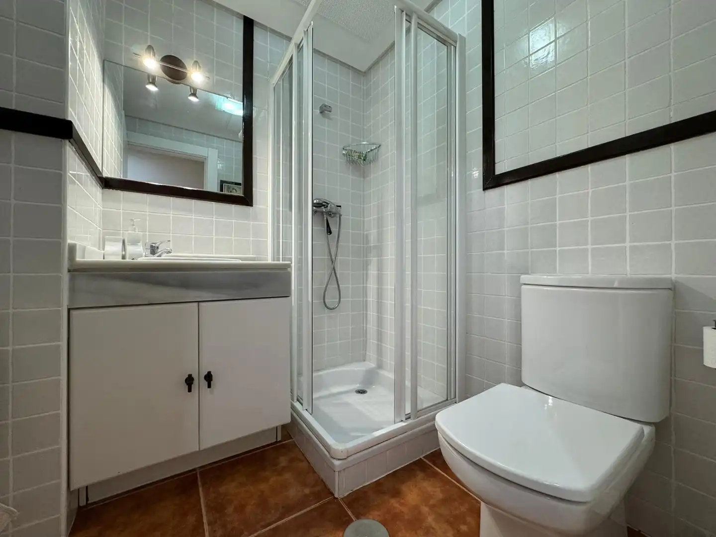 Baño de Apartamento en venta en Rota con Terraza y Piscina comunitaria