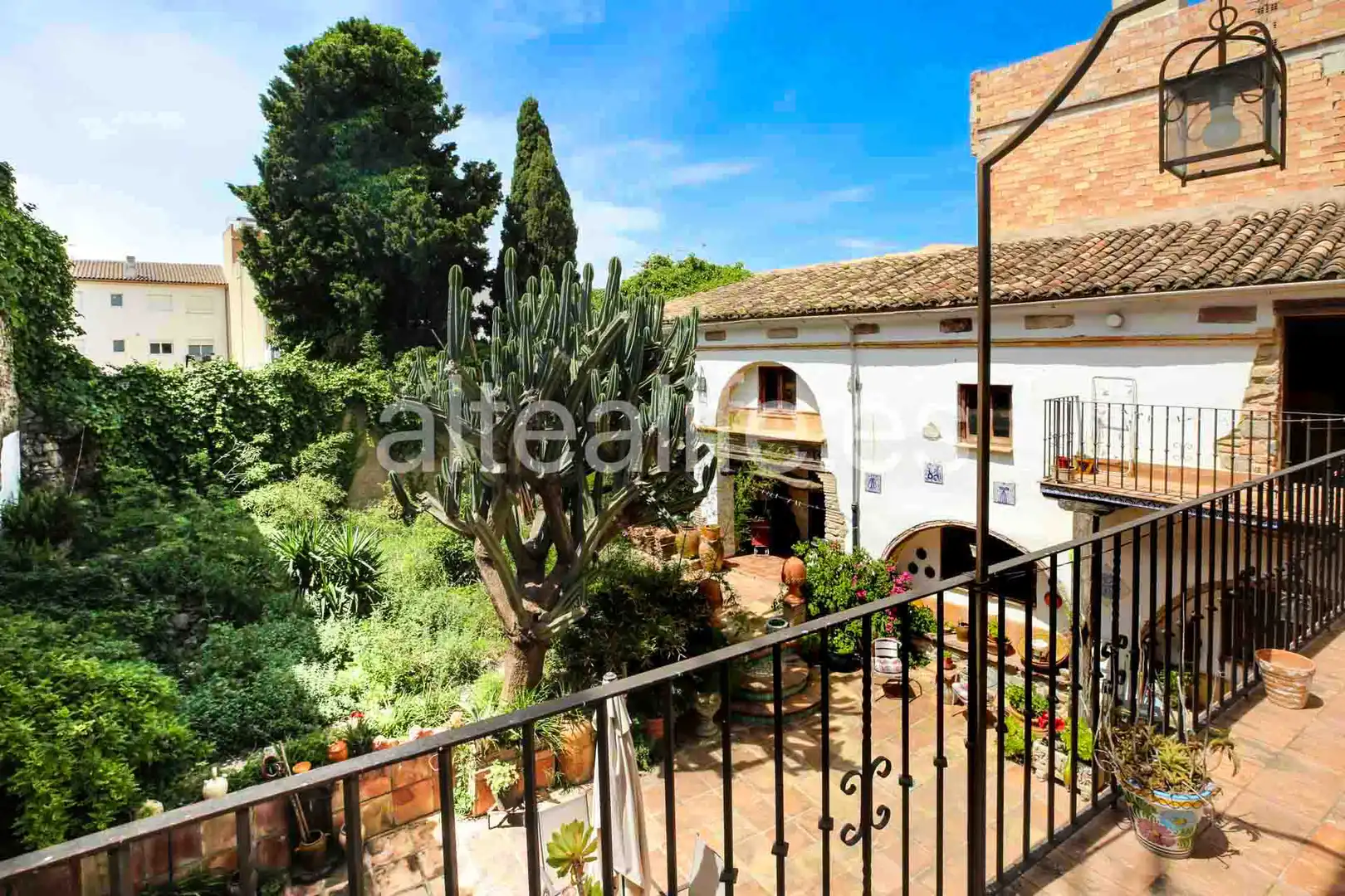 Garten von Einfamilien-Reihenhaus zum Verkauf in Gandia mit Privatgarten, Terrasse und Abstellraum