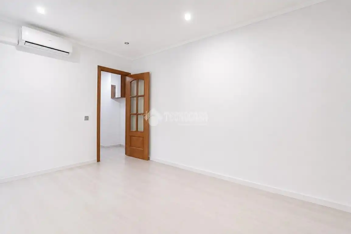 Bedroom of Flat for sale in Sant Adrià de Besòs  with Air Conditioner and Terrace