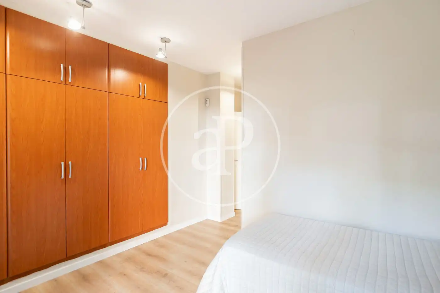 Habitación de Piso en venta en Barcelona con Calefacción, Jardín privado y Terraza