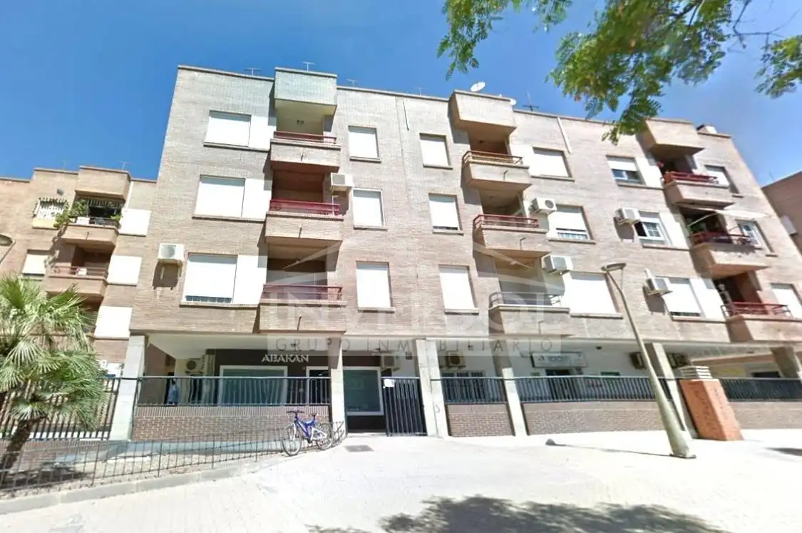 Außenansicht von Wohnung zum Verkauf in Almería mit Terrasse und Balkon