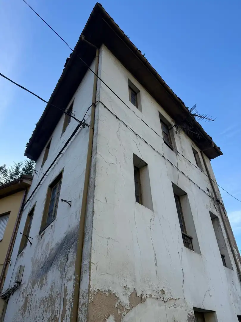 Außenansicht von Einfamilien-Reihenhaus zum Verkauf in Grado mit Abstellraum