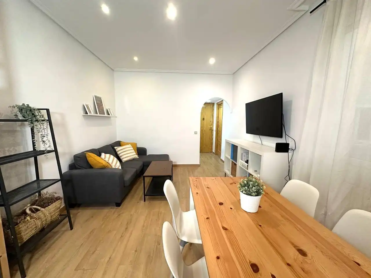 Flat with lift for sale in Calle ALONSO CANO 65, imagen 2