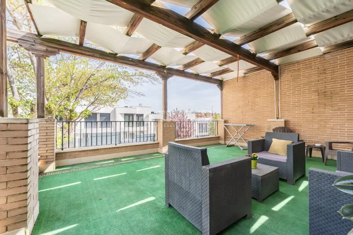 Terraza de Casa adosada en venta en Paracuellos de Jarama con Aire acondicionado, Calefacción y Jardín privado
