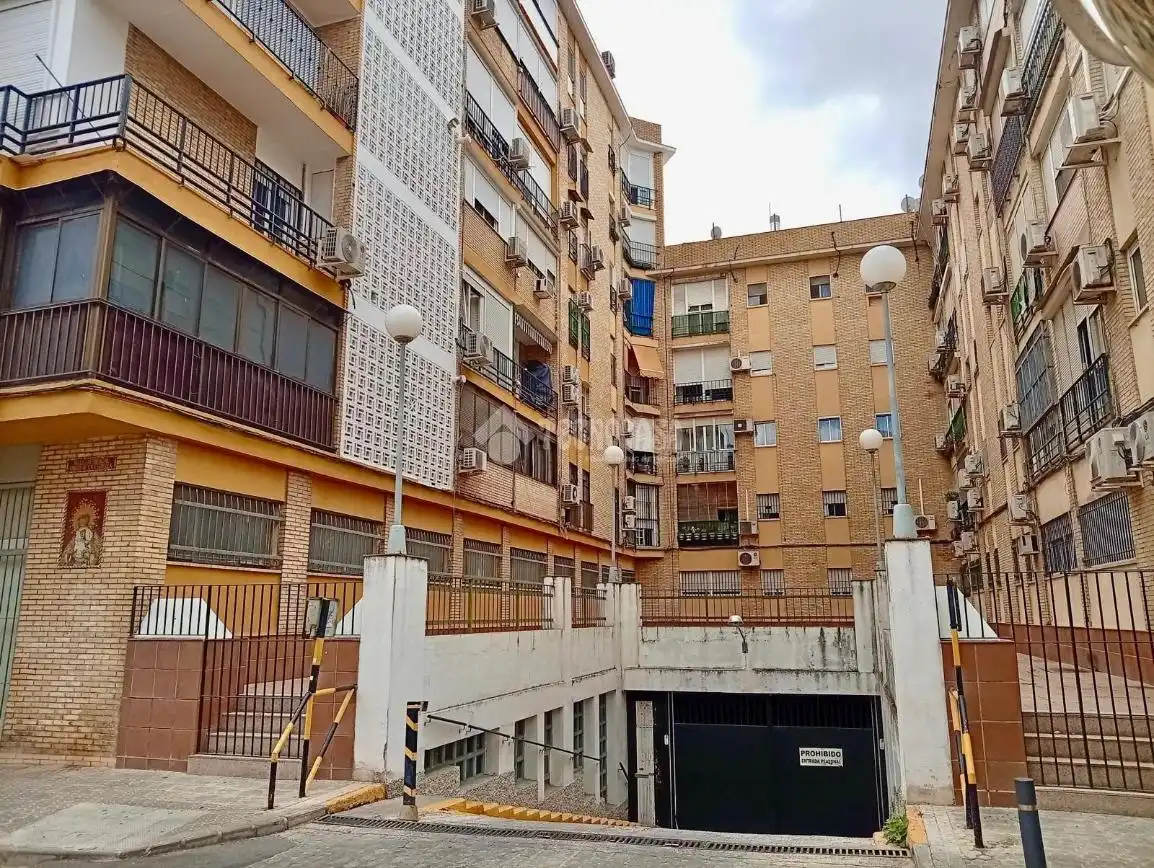 Vista exterior de Piso en venta en Sevilla