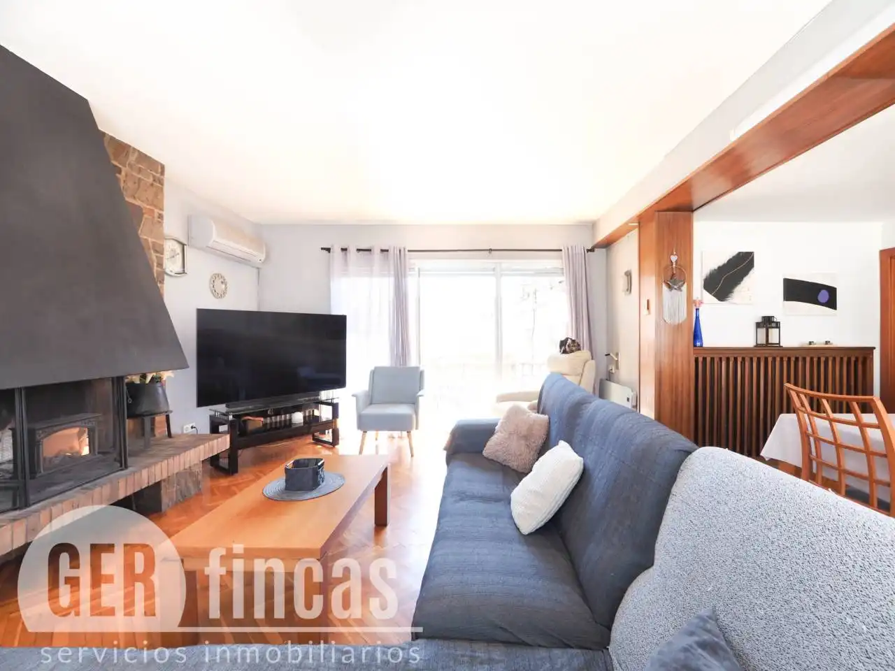 Sala d'estar de Casa o xalet en venda en Terrassa amb Aire condicionat, Calefacció i Parquet
