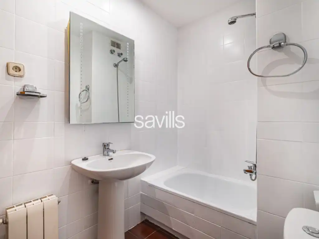 Bathroom of Apartments for sale in Barcelona