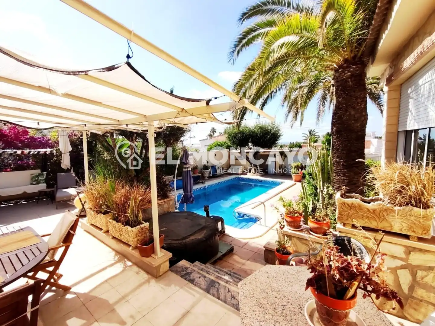 Vista exterior de Casa o xalet en venda en Rojales amb Aire condicionat, Calefacció i Jardí privat