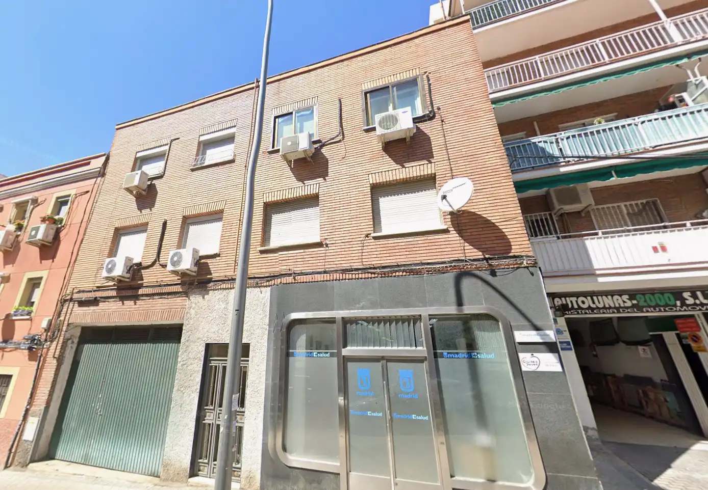 Vista exterior de Pis en venda en Madrid amb Calefacció