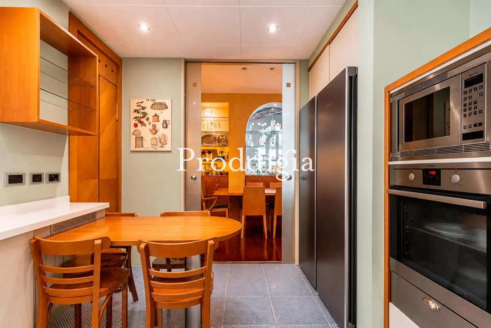 Küche von Wohnung zum Verkauf in Barcelona mit Klimaanlage, Heizung und Privatgarten