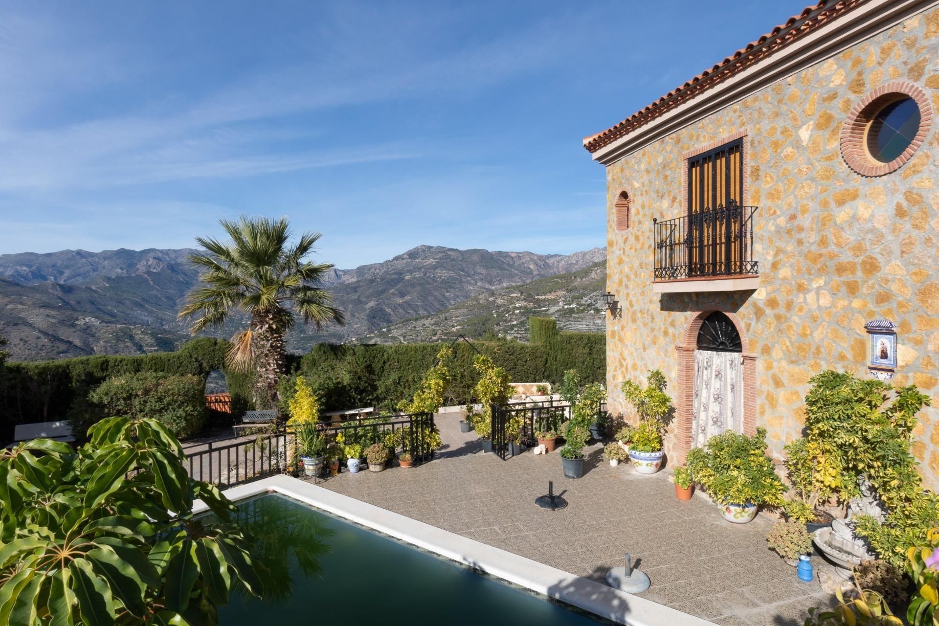 Vista exterior de Casa o xalet en venda en Jete amb Calefacció, Jardí privat i Terrassa