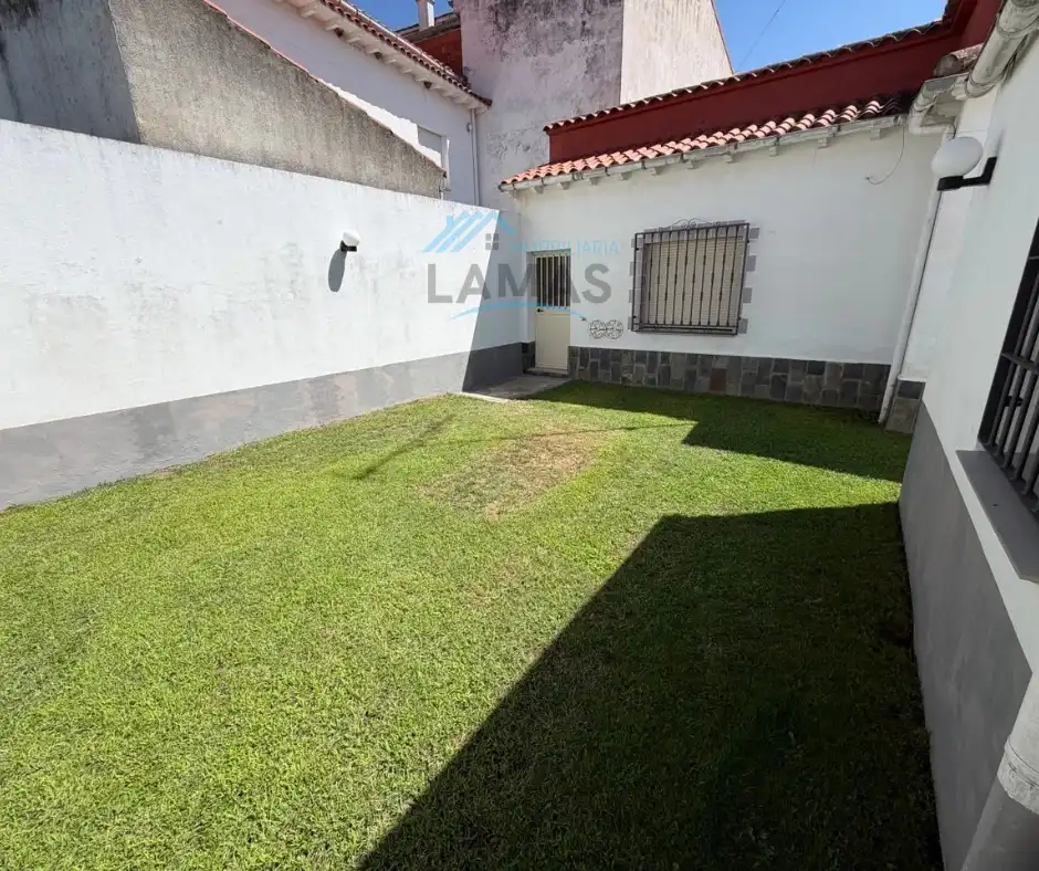 Vista exterior de Casa o xalet en venda en Talayuela amb Aire condicionat, Calefacció i Jardí privat