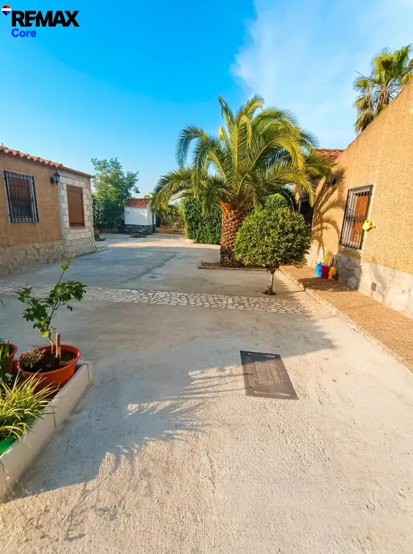 Vista exterior de Casa o chalet en venta en Badajoz con Aire acondicionado, Jardín privado y Trastero