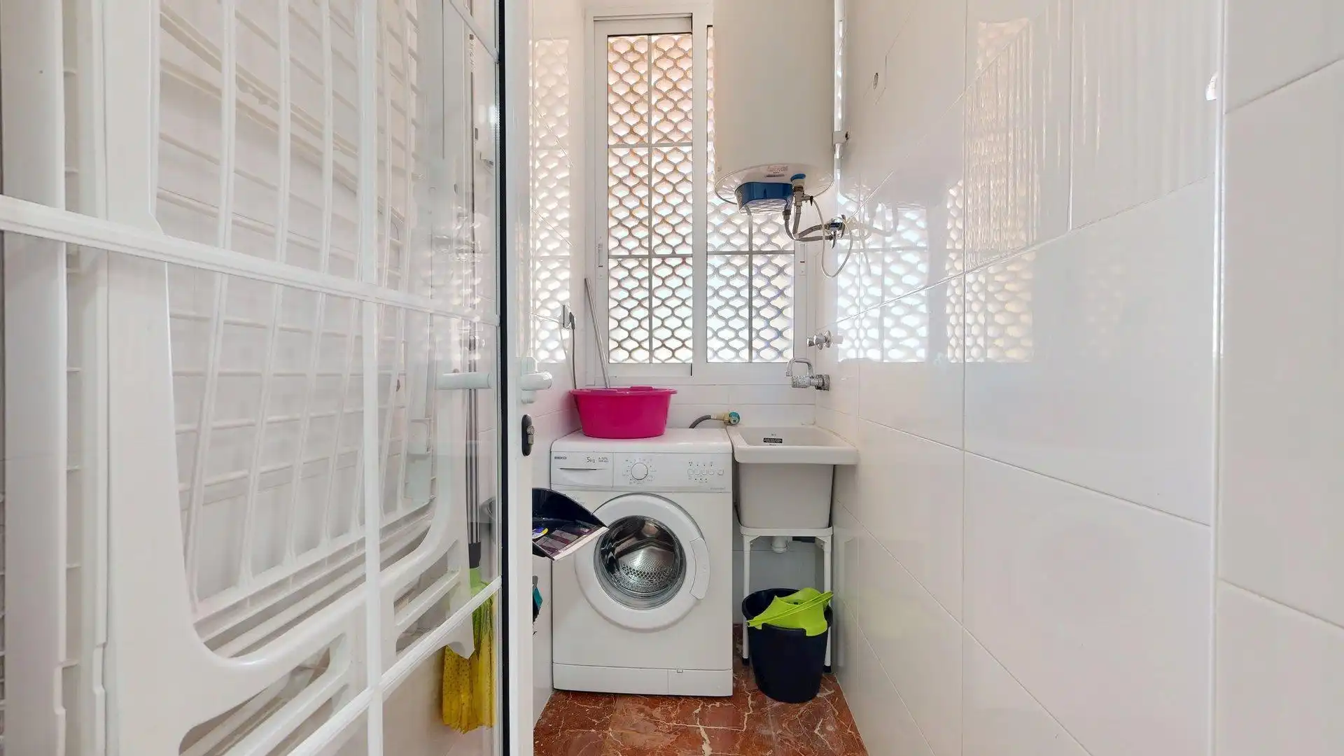 Bany de Apartament de lloguer en Elche / Elx amb Aire condicionat, Jardí privat i Terrassa