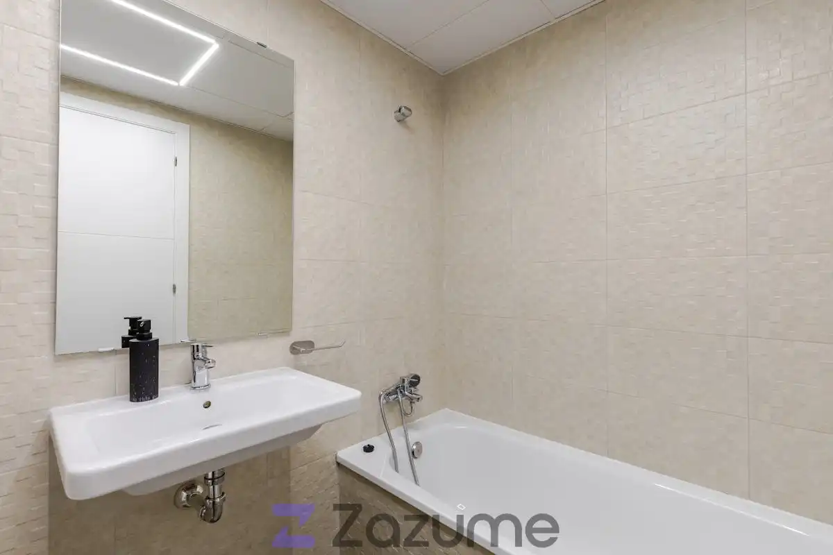 Badezimmer von Wohnung zur Miete in Madrid mit Klimaanlage, Heizung und Parkett