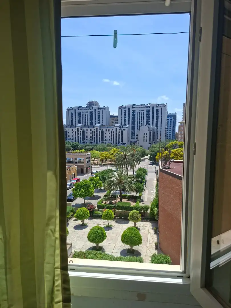 Exterior view of Flat for rent in Valencia  with Furnished, Oven and TV