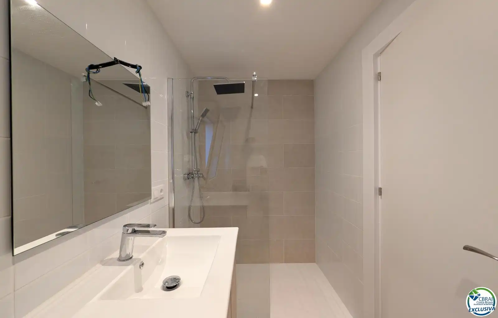 Bathroom of Flat for sale in Portbou