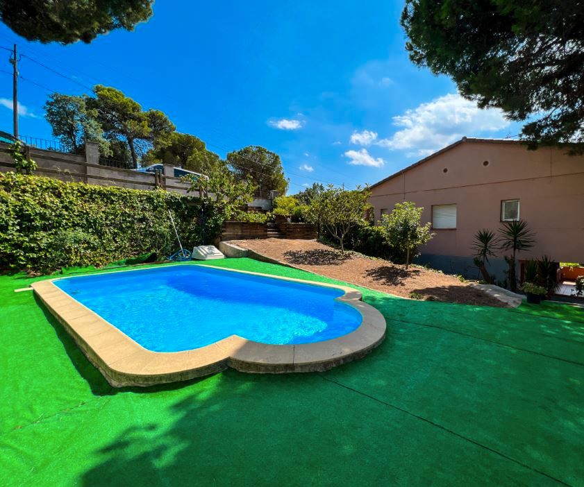 Piscina de Casa o xalet en venda en Tordera amb Aire condicionat, Calefacció i Jardí privat