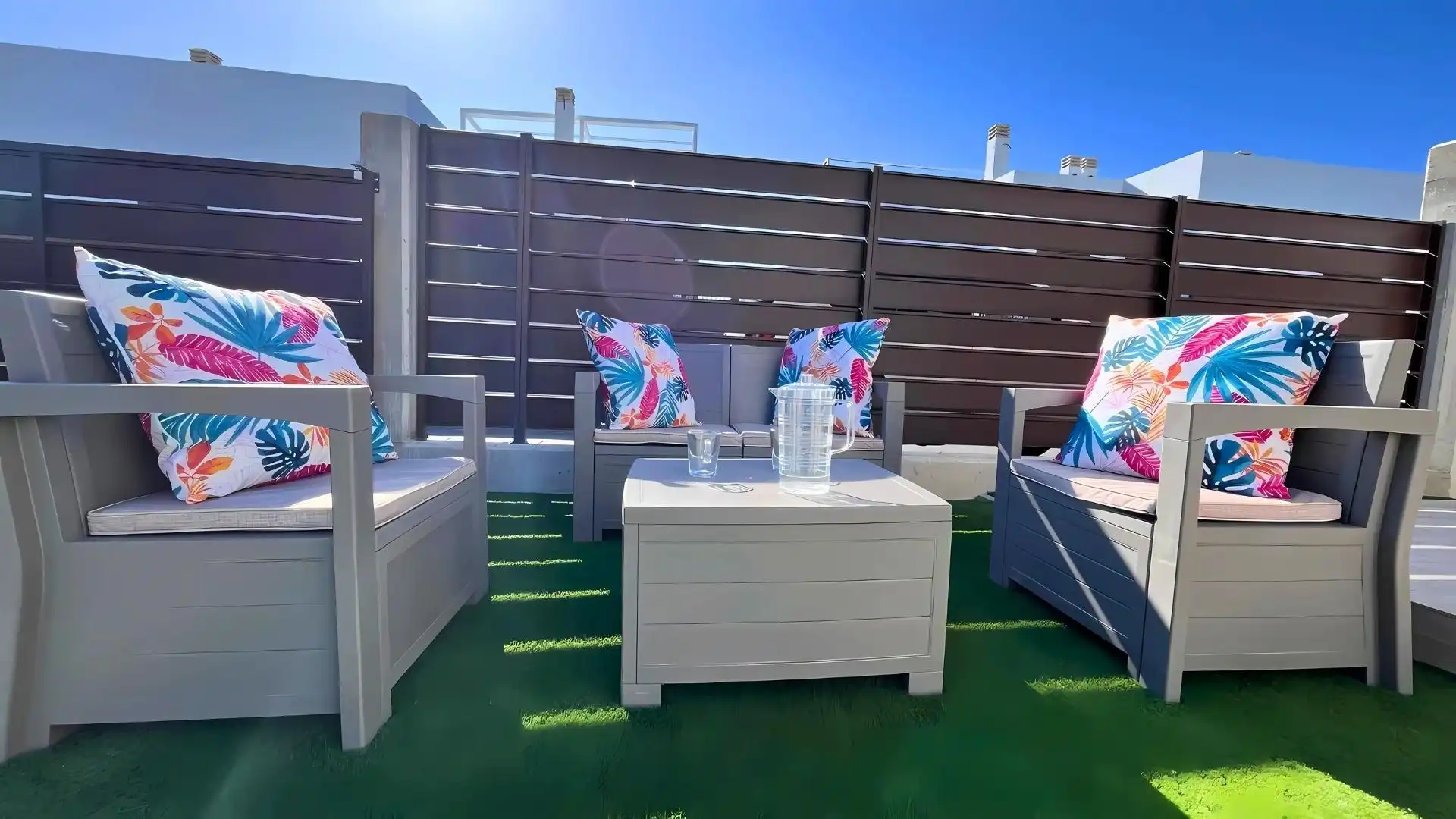 Terrasse von Einfamilien-Reihenhaus zum Verkauf in Madrid mit Schwimmbad