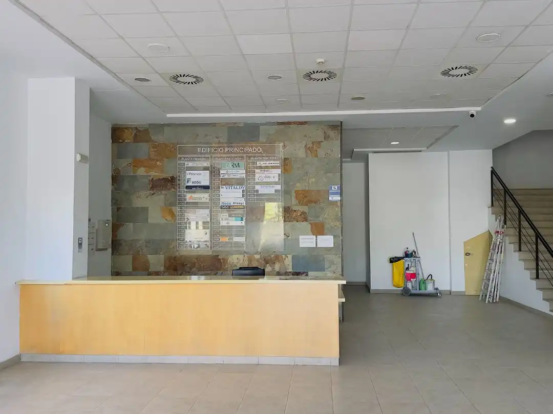 Oficina de lloguer en Avenida Juan Diego