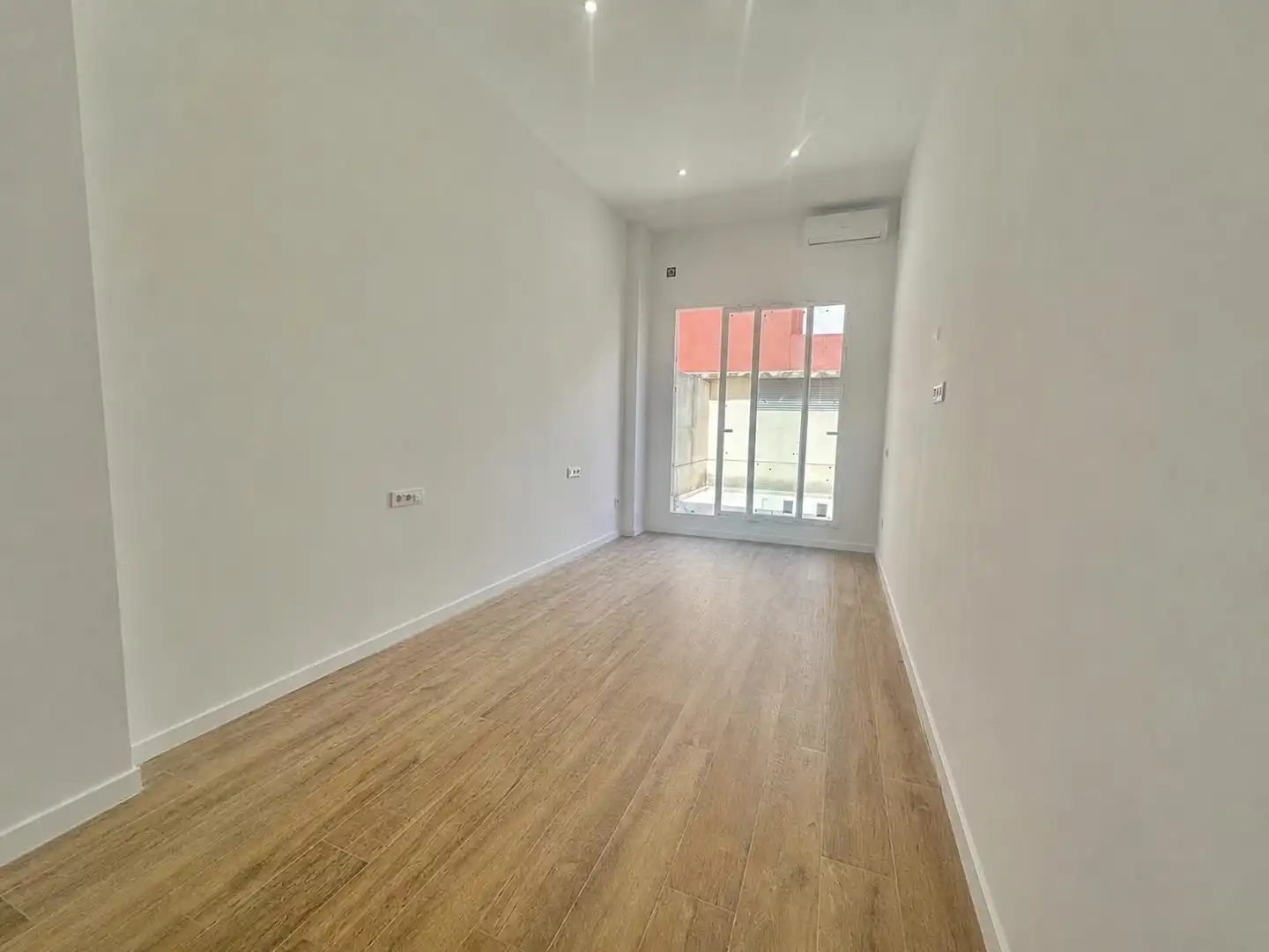 Flat for sale in Moncada  with Air Conditioner and Terrace