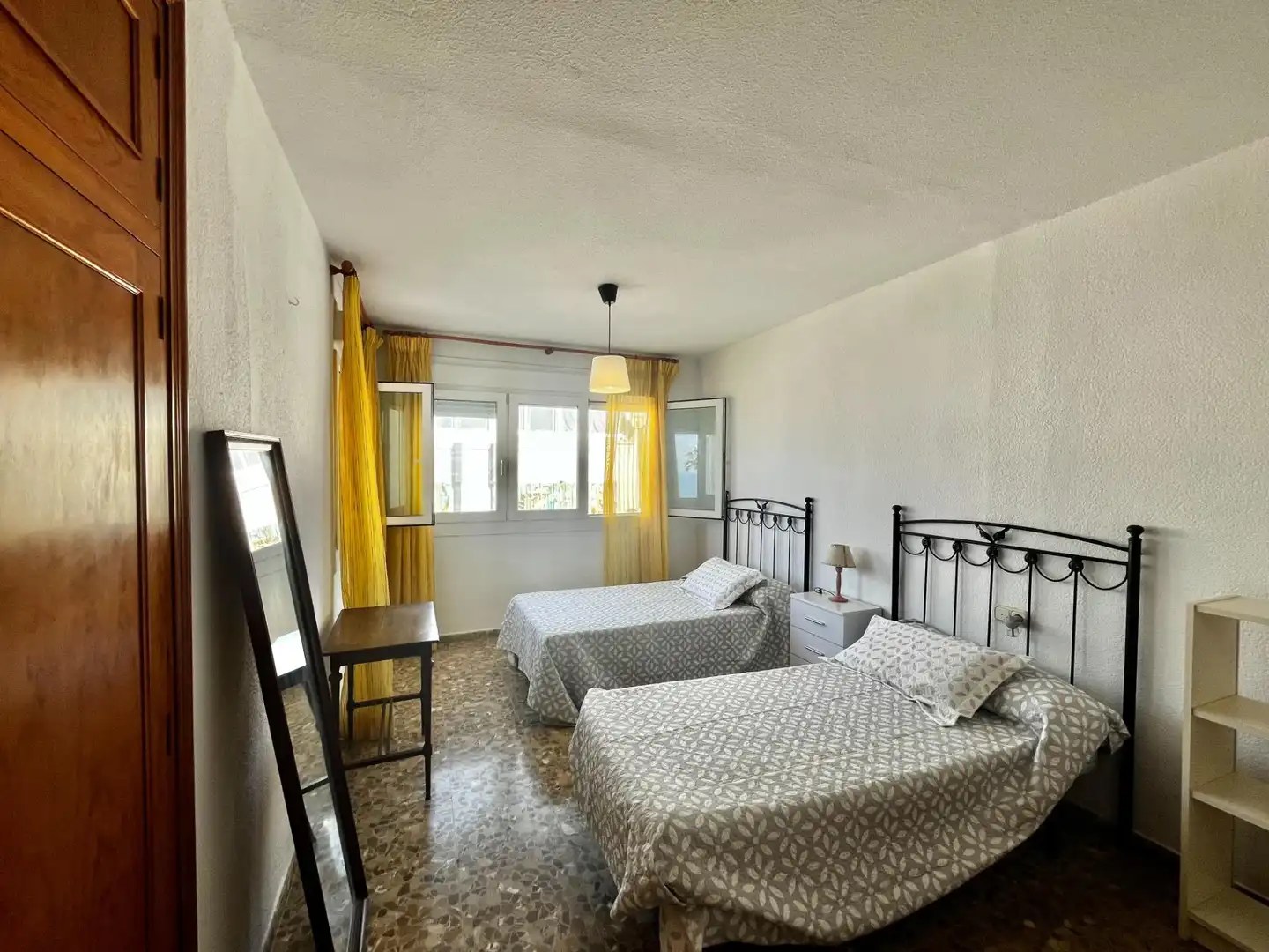 Dormitori de Casa adosada de lloguer en Almería amb Aire condicionat, Calefacció i Jardí privat