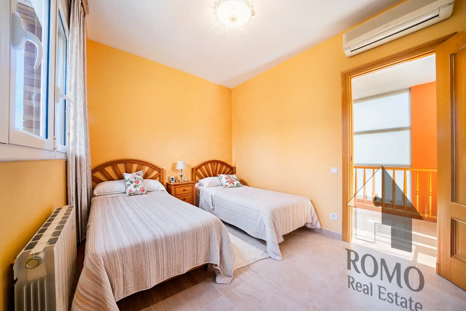 Habitación de Casa o chalet en venta en Santa Perpètua de Mogoda con Aire acondicionado, Calefacción y Terraza