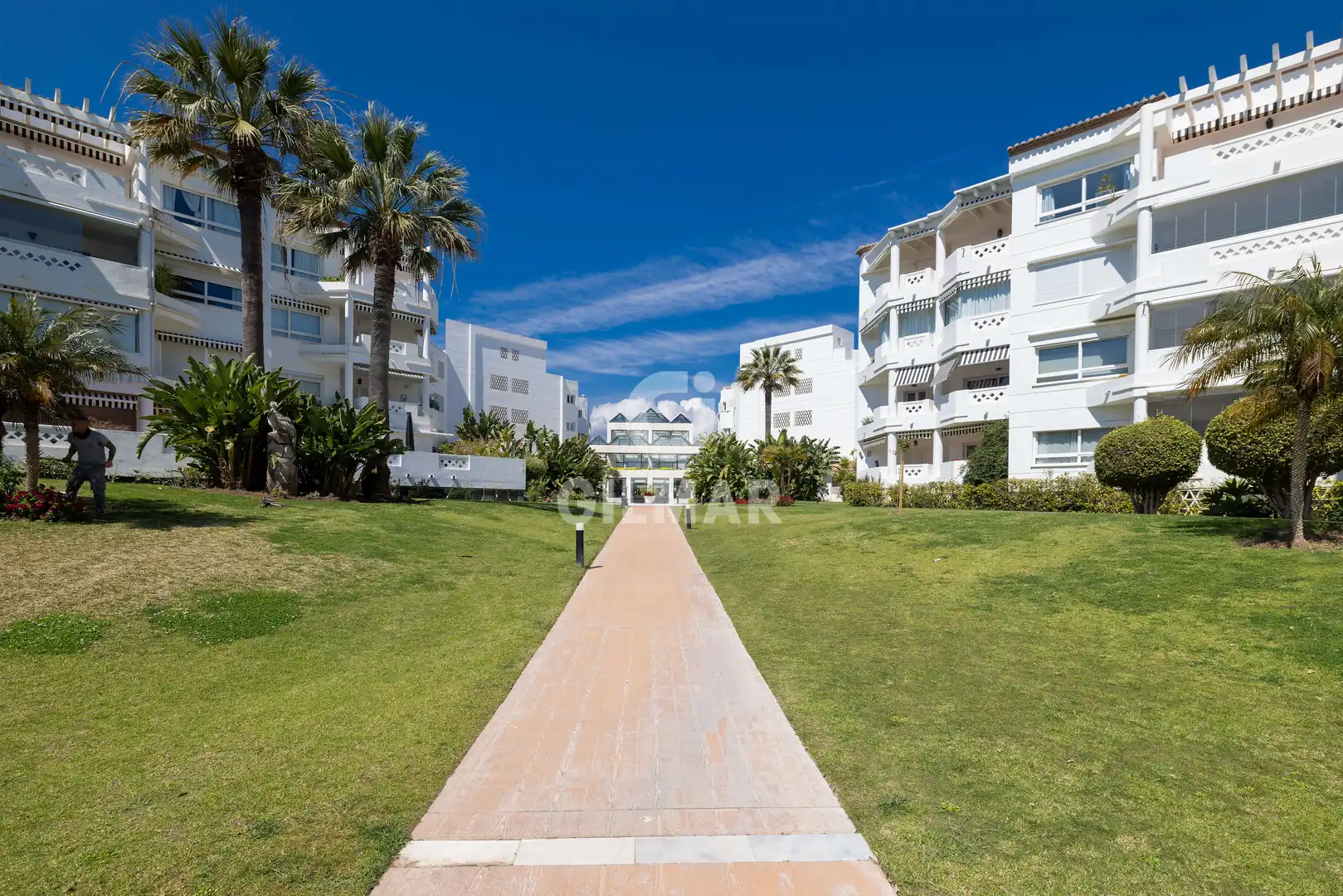 Vista exterior de Apartament en venda en Marbella amb Calefacció, Jardí privat i Traster