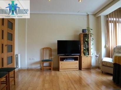 Living room of Flat for sale in  Albacete Capital  with Air Conditioner, Heating and Balcony