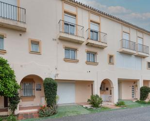 Exterior view of Single-family semi-detached for sale in Marbella