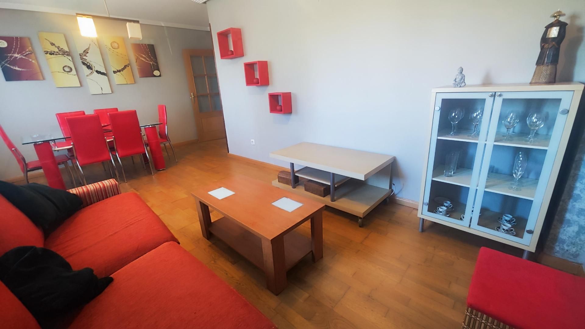 Sala d'estar de Apartament de lloguer en Villaquilambre amb Calefacció, Jardí privat i Traster