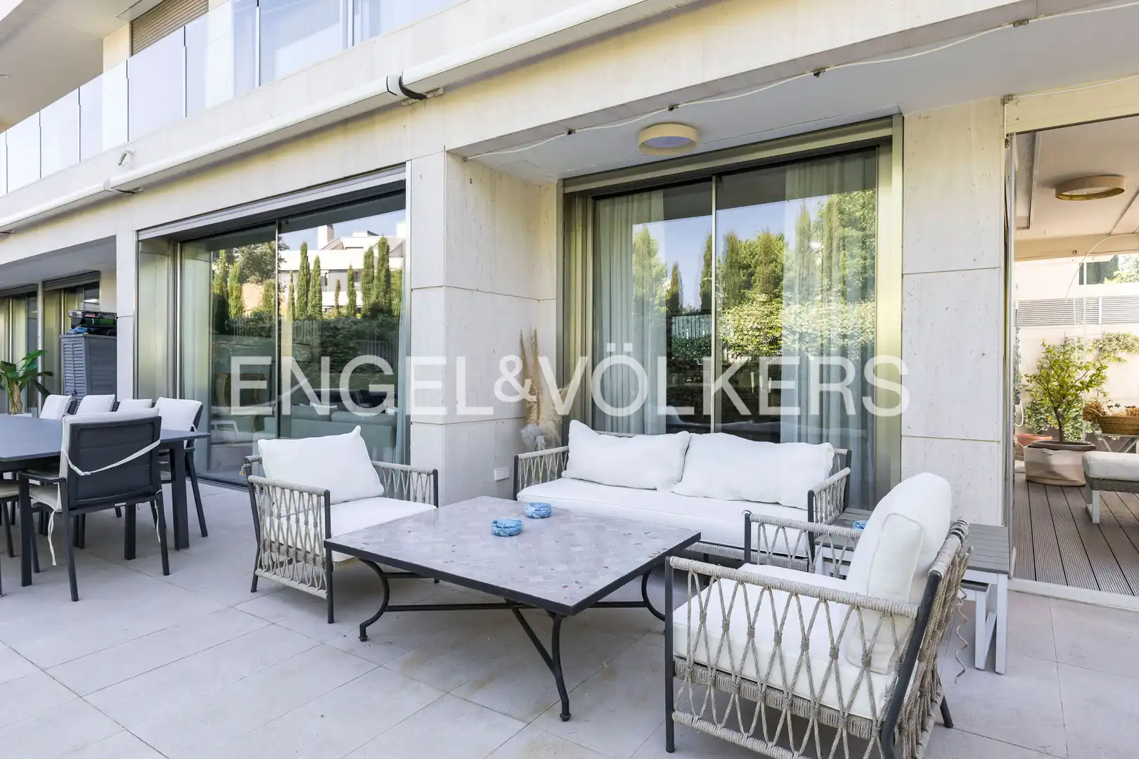 Terraza de Apartamento en venta en Pozuelo de Alarcón con Aire acondicionado, Calefacción y Jardín privado