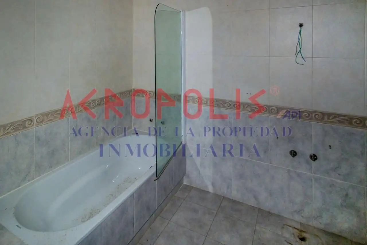 Badezimmer von Wohnung zum Verkauf in Vega de Valcarce mit Heizung