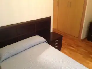 Habitación de Apartamento en venta en León Capital  con Calefacción, Parquet y Terraza