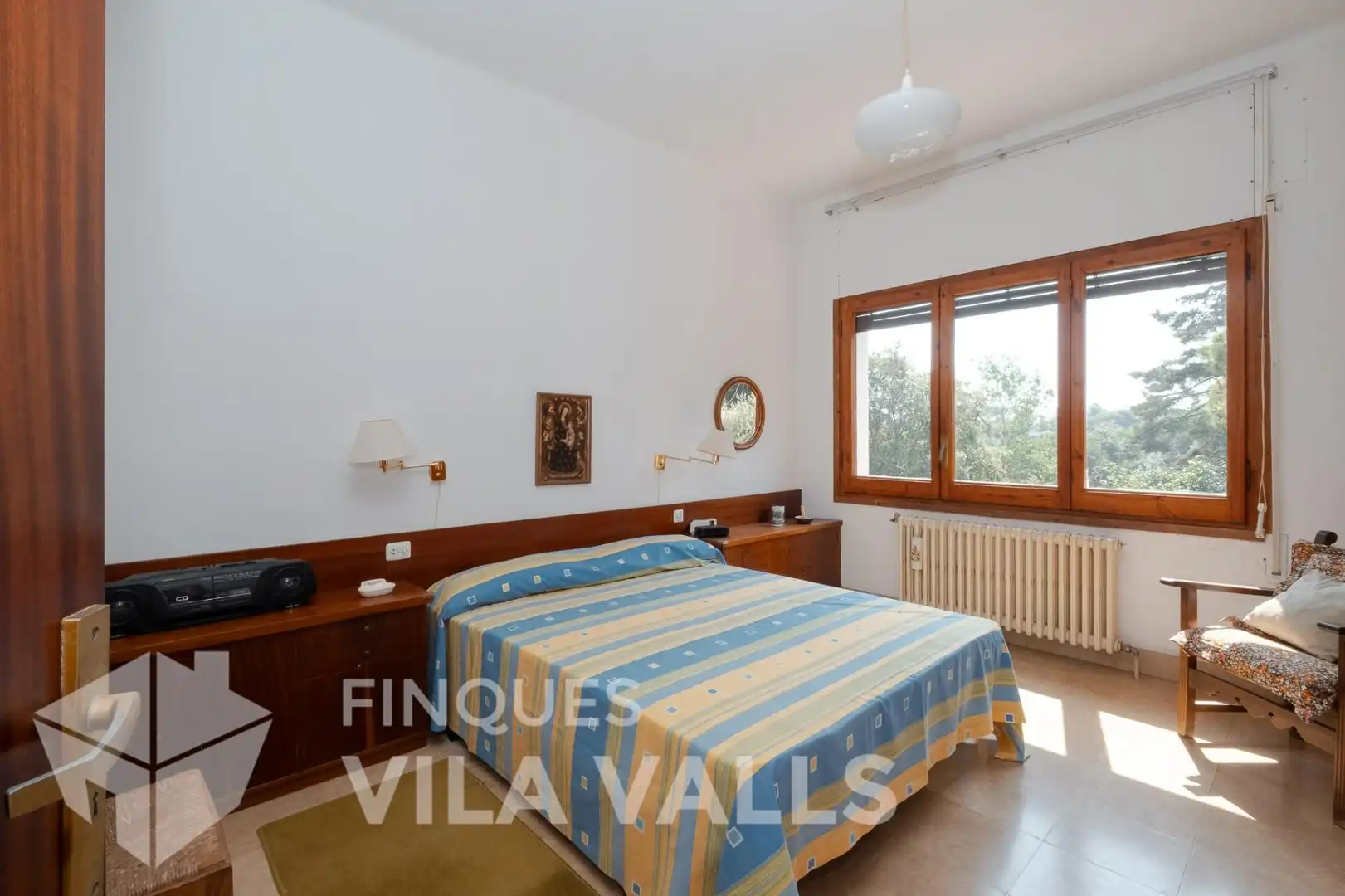 Dormitori de Casa o xalet en venda en Sant Quirze Safaja amb Jardí privat