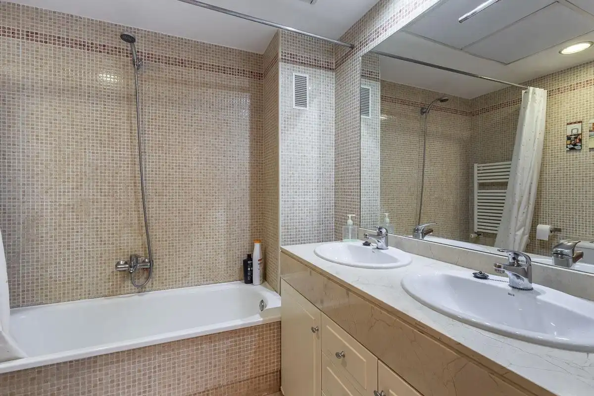 Baño de Piso en venta en Granada con Aire acondicionado y Calefacción