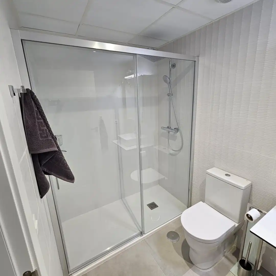 Badezimmer von Dachboden zum Verkauf in Orihuela mit Klimaanlage, Heizung und Terrasse
