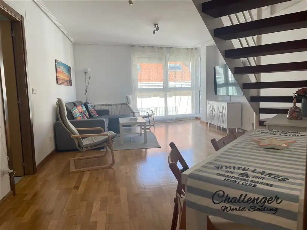 Sala d'estar de Dúplex de lloguer amb opció a compra en San Vicente de la Barquera amb Calefacció, Parquet i Piscina