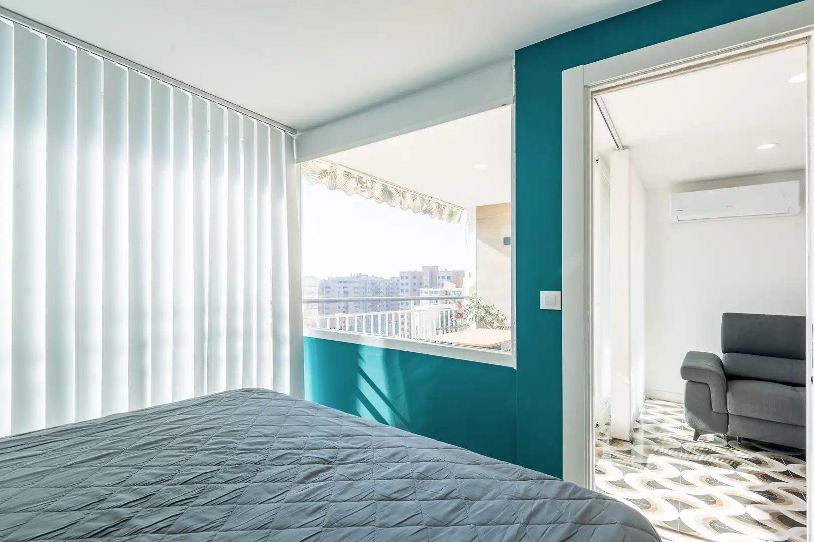 Habitación de Piso en venta en Alicante / Alacant con Aire acondicionado, Terraza y Amueblado
