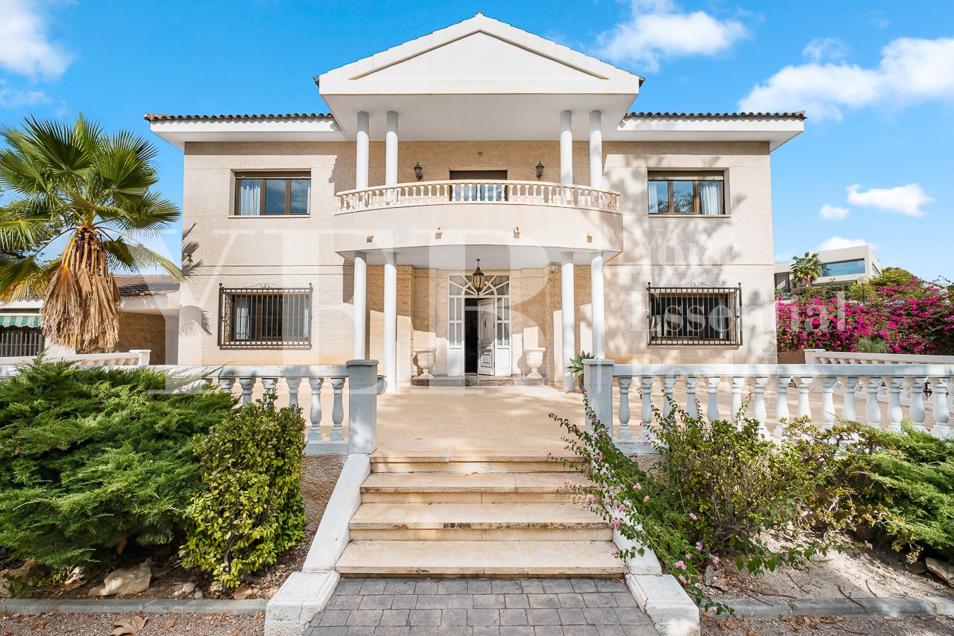 Vista exterior de Casa o xalet en venda en Sant Joan d'Alacant amb Jardí privat, Terrassa i Piscina