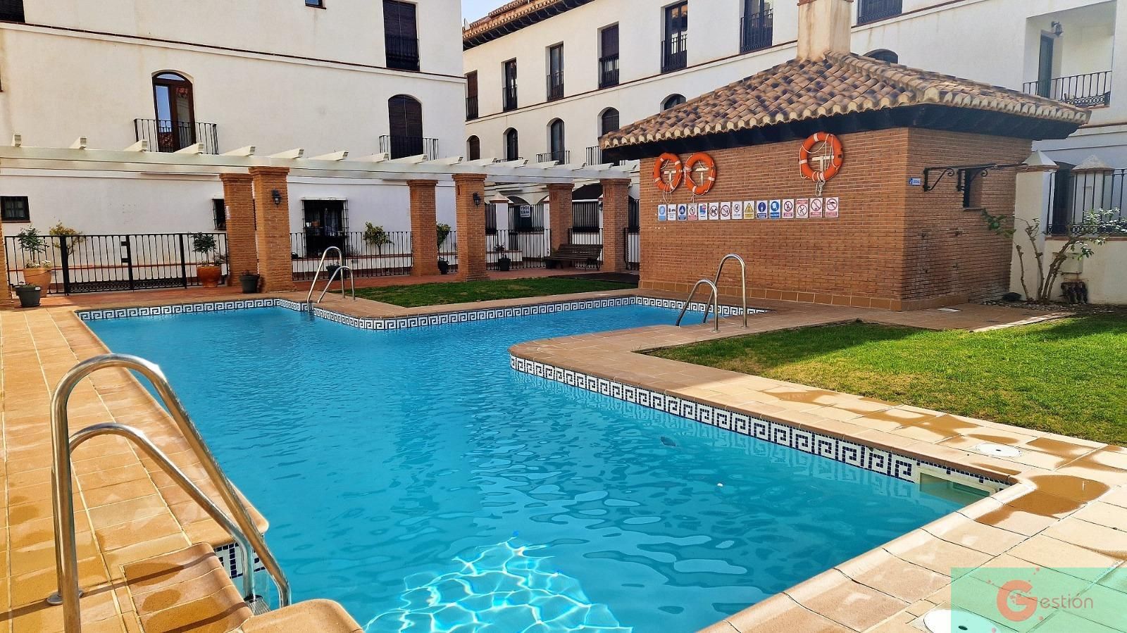 Piscina de Apartament en venda en Vélez de Benaudalla amb Piscina comunitària
