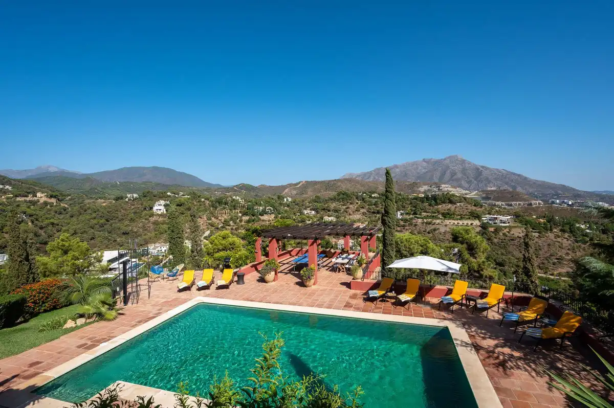Piscina de Casa o chalet de alquiler en Benahavís con Aire acondicionado, Jardín privado y Terraza