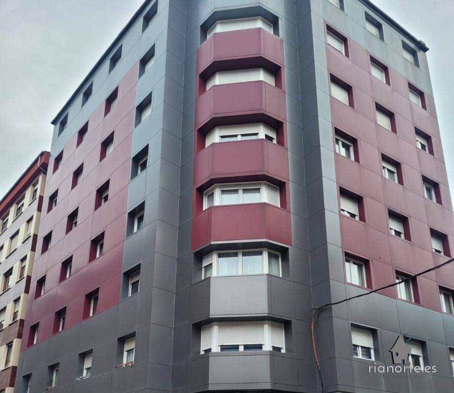Vista exterior de Pis en venda en Langreo amb Calefacció i Traster