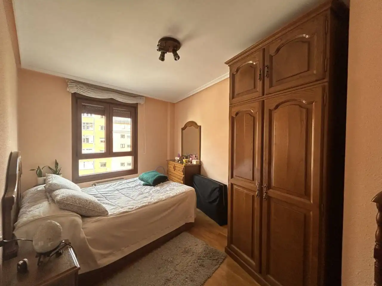 Habitación de Piso en venta en Oviedo  con Calefacción, Parquet y Trastero