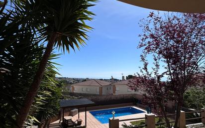 Piscina de Casa o xalet en venda en Calafell amb Aire condicionat, Calefacció i Jardí privat
