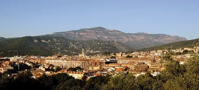 Vista exterior de Casa o xalet en venda en Castellar del Vallès amb Aire condicionat, Calefacció i Jardí privat
